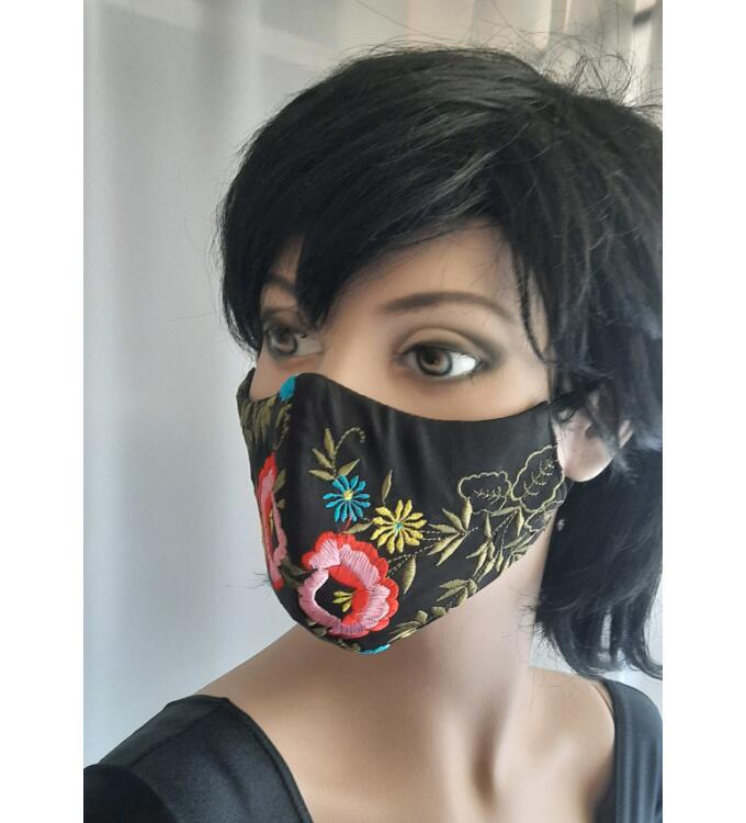 Mund-Nasen-Maske bestickt in vielen Farben