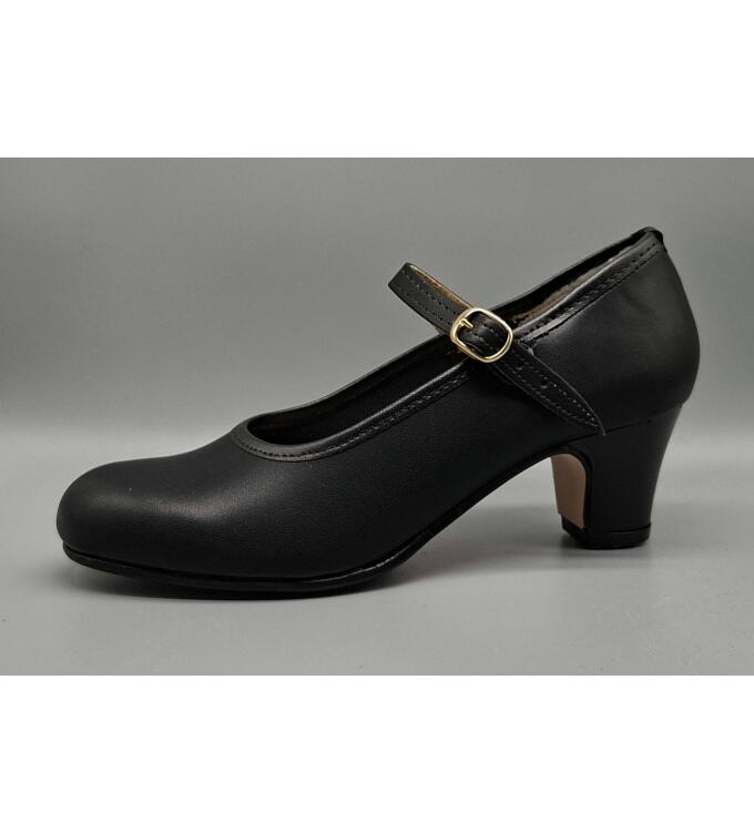 Kinder Flamencoschuh genagelt