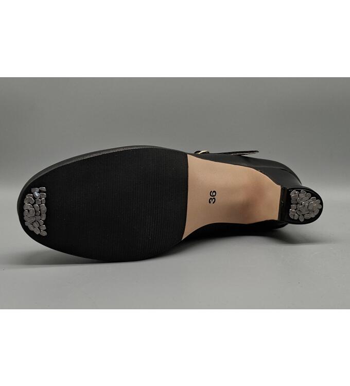 Gitanilla zapato de flamenco con clavos