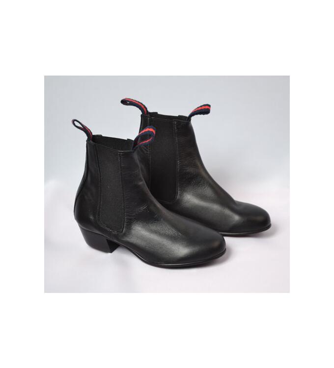 Bota de Niño, genagelt