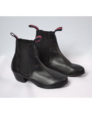 Bota de Niño, genagelt